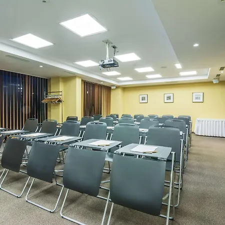 Ξενοδοχείο Western Olives - Free Pool & Parking 4*