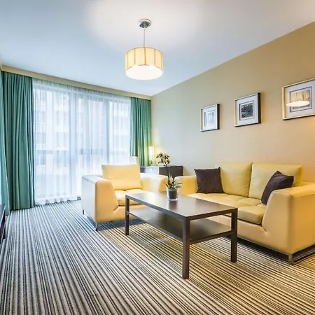 Ξενοδοχείο Western Olives - Free Pool & Parking 4*