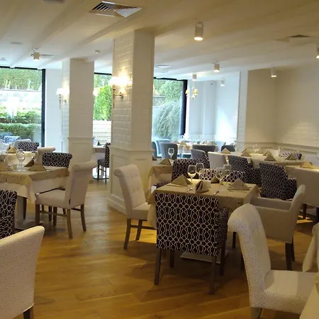 Ξενοδοχείο Western Olives - Free Pool & Parking 4*