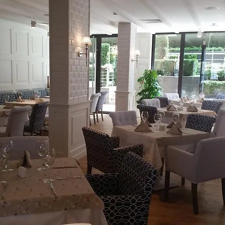 Western Olives - Free Pool & Parking 4* Sofia